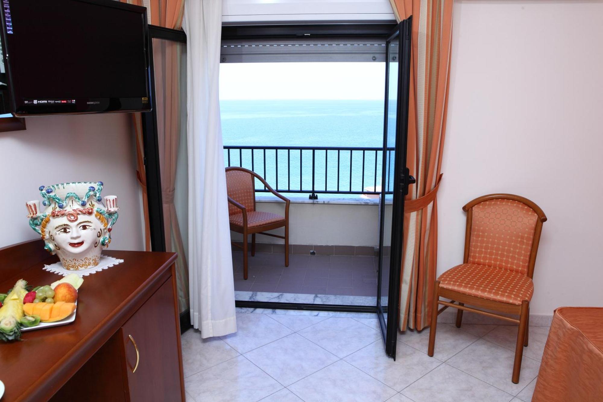 Hotel Za Maria Santo Stefano di Camastra Cameră foto