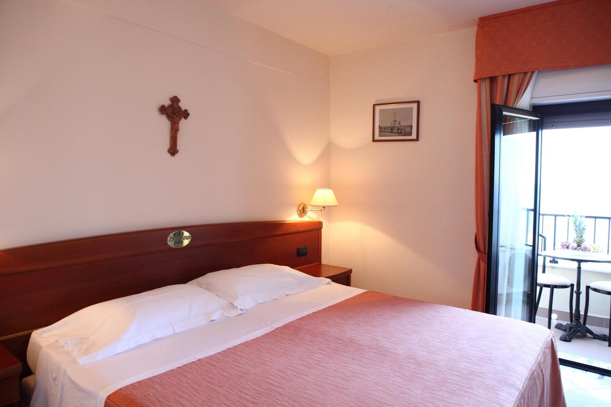 Hotel Za Maria Santo Stefano di Camastra Cameră foto